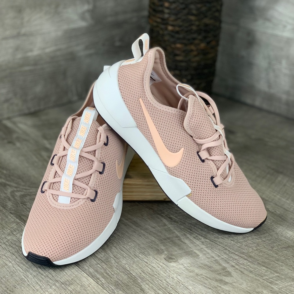 Women’s Nike Ashin Modern